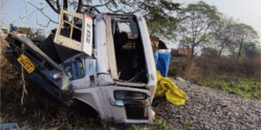 Gujarat Road Accident: गुजरात में दर्दनाक हादसा, तेज रफ्तार ट्रक ने श्रद्धालुओं को कुचला, 5 महिलाओं समेत 7 की मौत