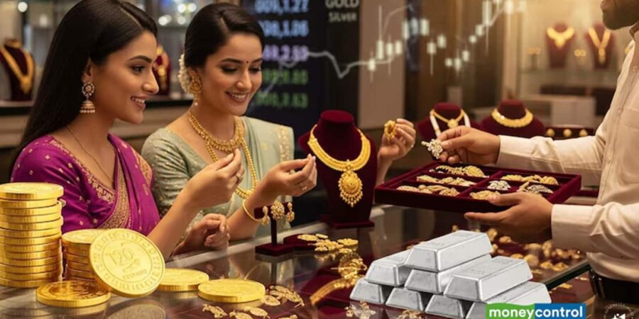 Gold Price Today: लगातार दूसरे दिन गोल्ड फीका तो चमकी चांदी, चेक करें 10 बड़े शहरों में 24 से 18 कैरट सोने के भाव
