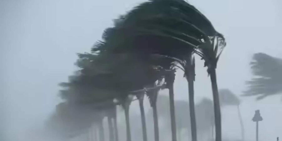 IMD Weather Alert India: दिल्ली-UP समेत 14 राज्यों में आंधी-बारिश का अलर्ट, 65 kmph की रफ्तार से चलेंगी हवाएं