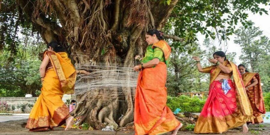 Vat Savitri Vrat 2026: सुहागिनों के लिए क्यों बेहद खास होती है वट सावित्री व्रत की ये विधि? जानें इसका महत्व और व्रत की सही तारीख