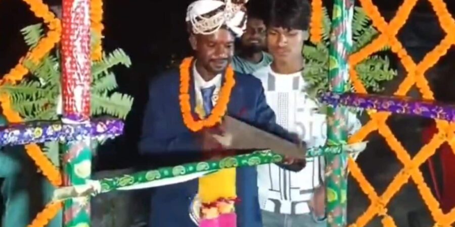Videoदूल्हे की एंट्री या परीक्षा? वायरल वीडियो देख हंसते-हंसते लोटपोट हो जाएंगे आप
