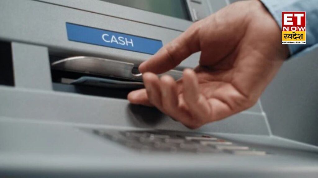 ATM में फंस गया Debit Card? घबराने की बजाय तुरंत करें ये काम